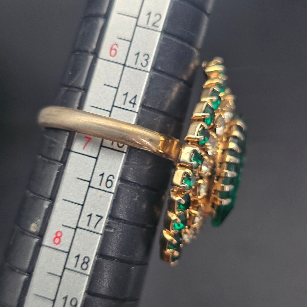 Vintage Green Rhinestone Cocktail Ring Gold Tone Size 6.5 Adjustable - Picture 6 of 9